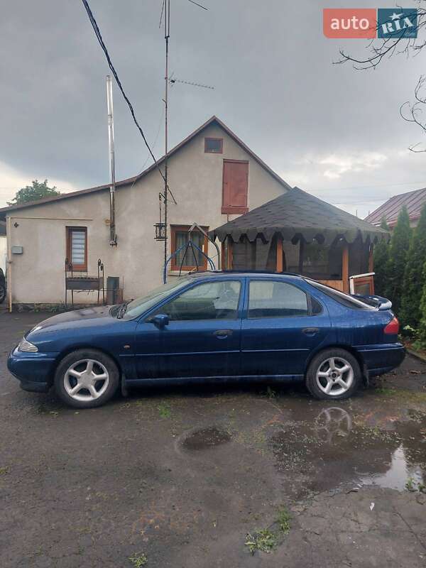 Седан Ford Mondeo 1994 в Львове
