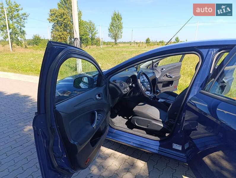 Лифтбек Ford Mondeo 2010 в Моршине