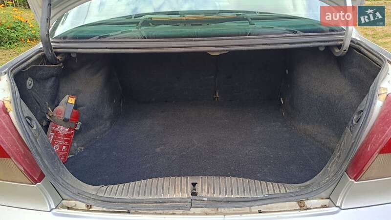 Седан Ford Mondeo 1998 в Долине