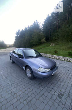 Седан Ford Mondeo 1997 в Шумске