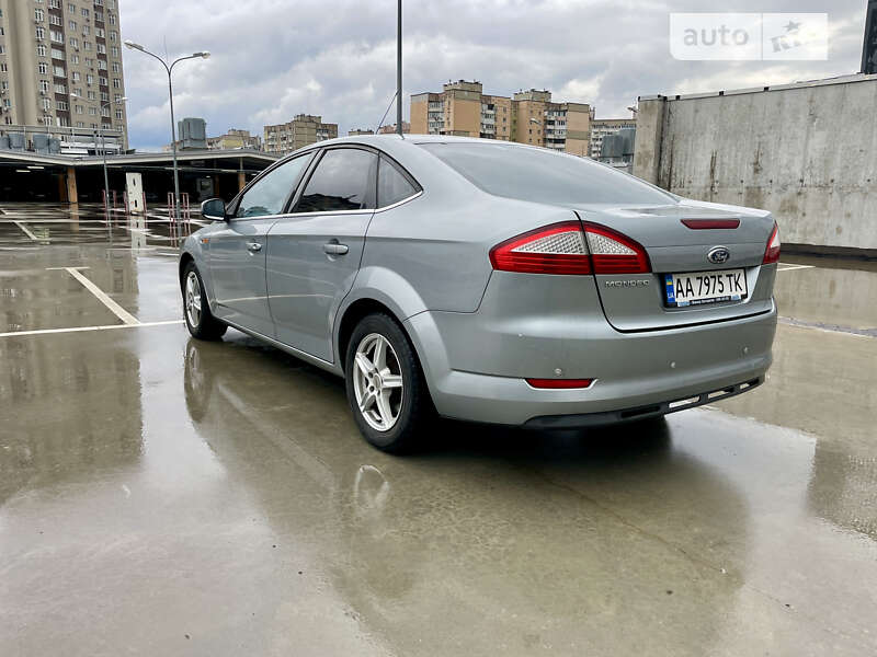 Седан Ford Mondeo 2010 в Киеве