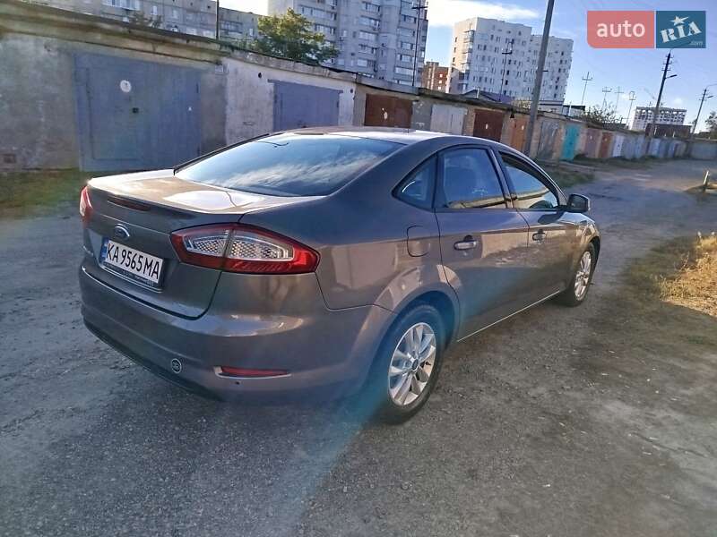 Седан Ford Mondeo 2012 в 