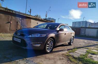 Седан Ford Mondeo 2012 в 