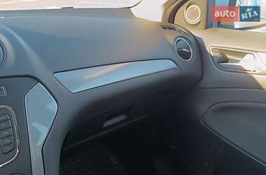 Седан Ford Mondeo 2012 в 