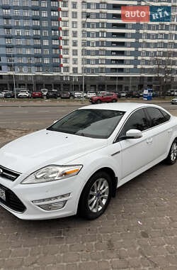 Седан Ford Mondeo 2012 в 