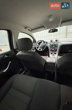 Седан Ford Mondeo 2012 в 