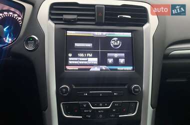 Седан Ford Mondeo 2015 в 
