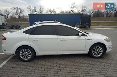 Седан Ford Mondeo 2012 в Дубровице