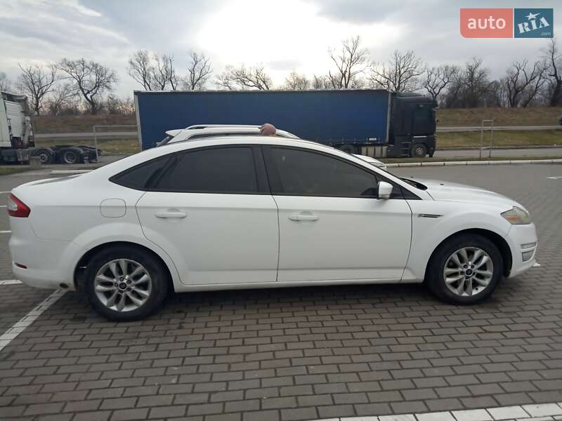 Седан Ford Mondeo 2012 в Дубровиці