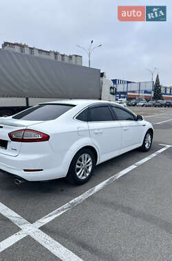 Седан Ford Mondeo 2012 в 
