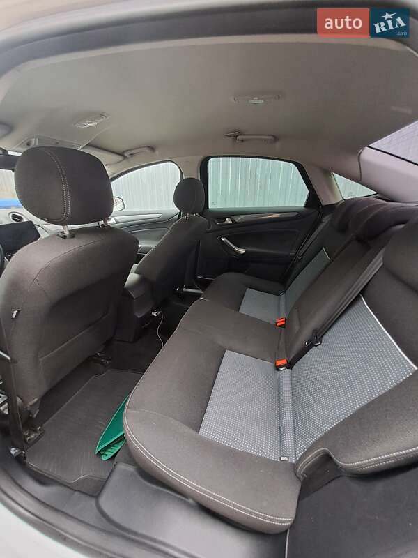 Седан Ford Mondeo 2012 в Мукачево