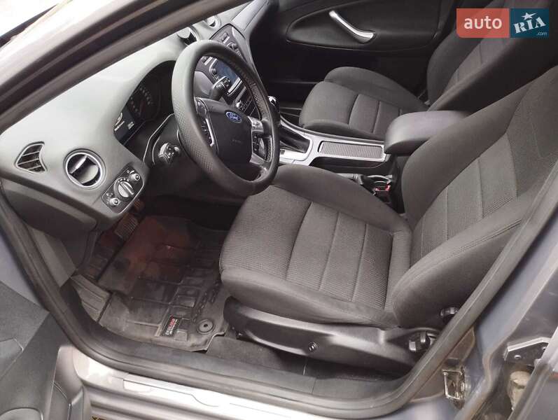 Лифтбек Ford Mondeo 2012 в Кривом Роге