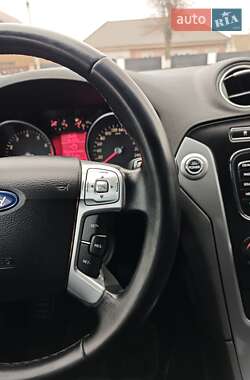Седан Ford Mondeo 2012 в 