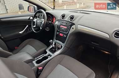 Седан Ford Mondeo 2012 в 