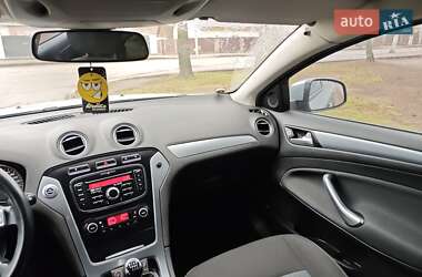 Седан Ford Mondeo 2012 в 