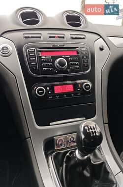 Седан Ford Mondeo 2012 в 