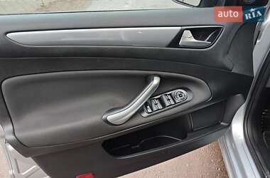 Седан Ford Mondeo 2012 в 