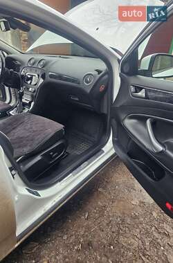 Седан Ford Mondeo 2012 в 