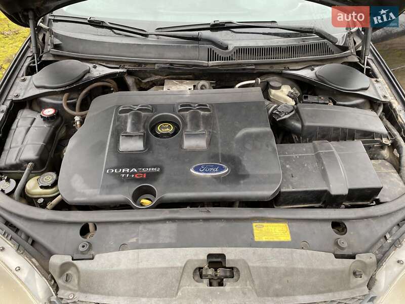Ліфтбек Ford Mondeo 2002 в Дубровиці