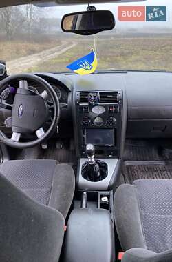 Ліфтбек Ford Mondeo 2002 в Дубровиці
