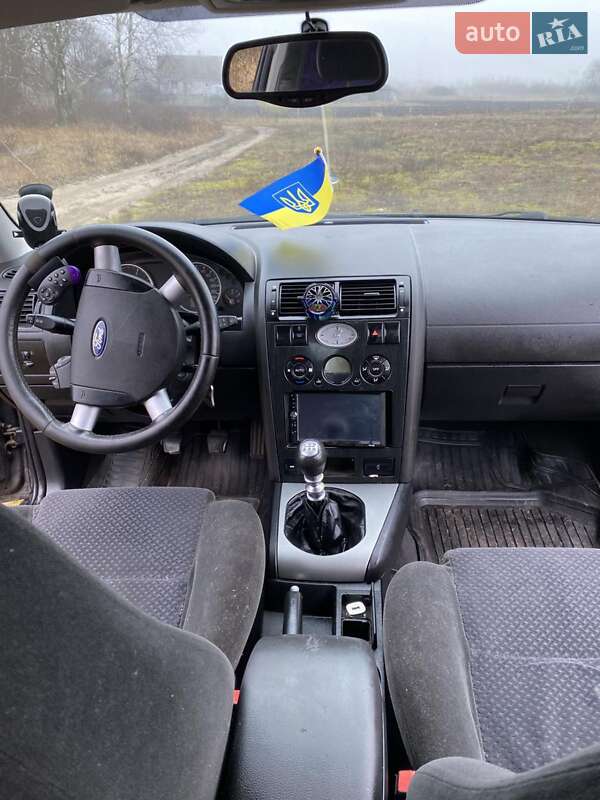 Ліфтбек Ford Mondeo 2002 в Дубровиці
