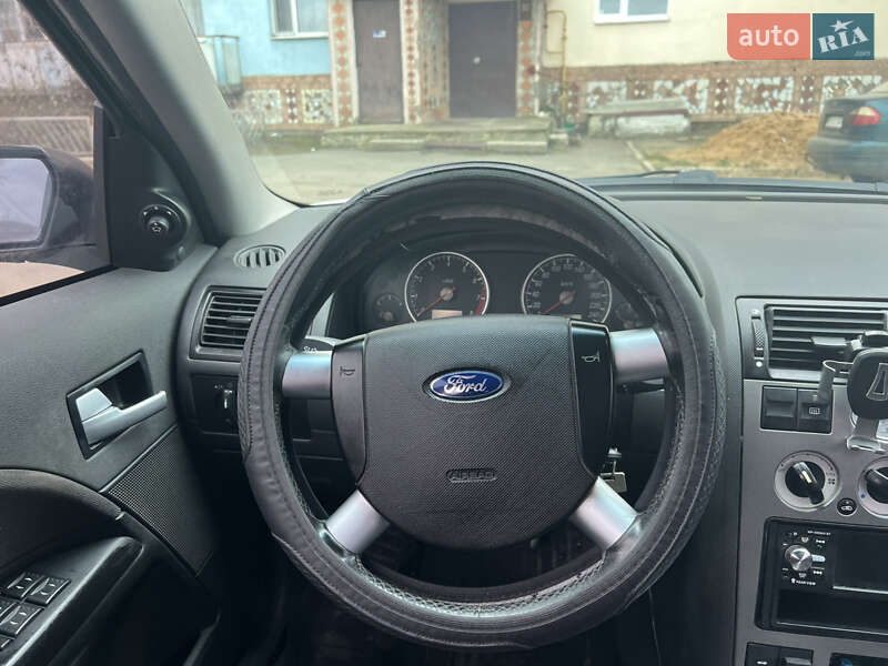Седан Ford Mondeo 2002 в Гайвороне