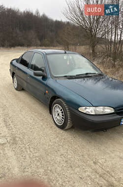 Седан Ford Mondeo 1993 в Городку