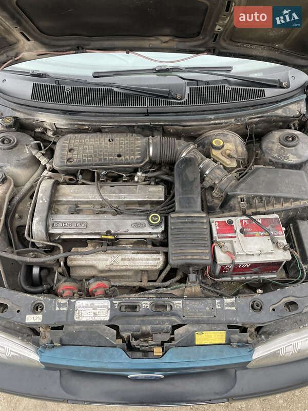 Седан Ford Mondeo 1993 в Городке