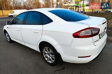 Седан Ford Mondeo 2012 в 