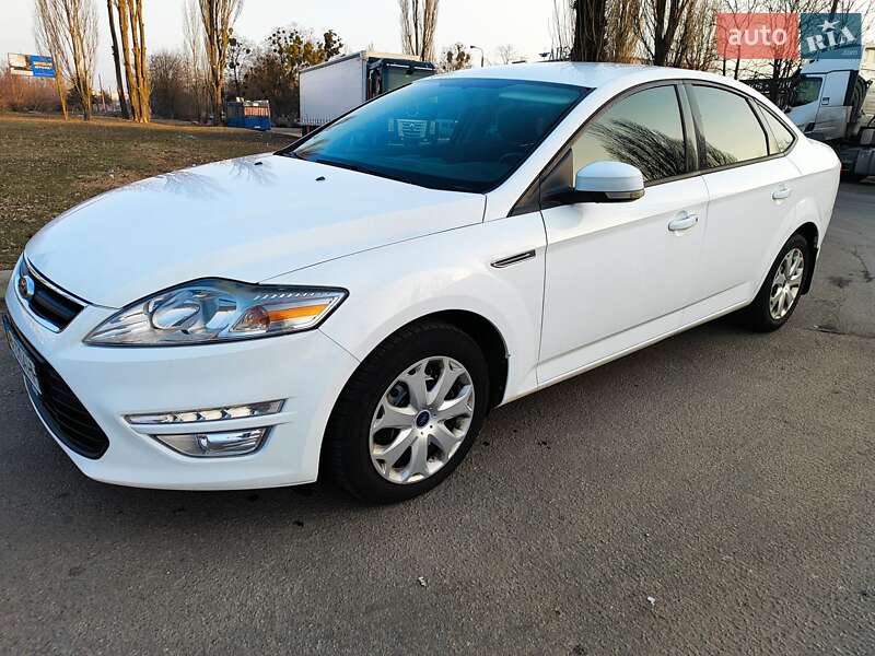 Седан Ford Mondeo 2012 в 