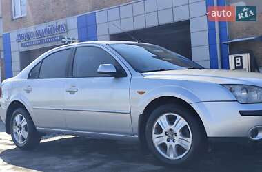 Ліфтбек Ford Mondeo 2002 в Гребінці