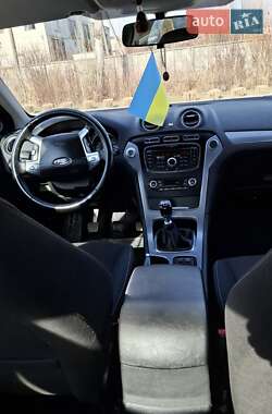Седан Ford Mondeo 2012 в 