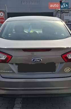 Седан Ford Mondeo 2012 в 