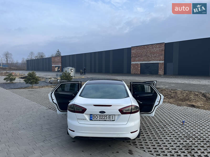 Седан Ford Mondeo 2012 в Хмельницком