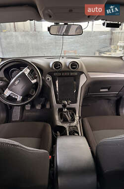 Седан Ford Mondeo 2012 в 
