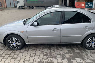 Лифтбек Ford Mondeo 2002 в 