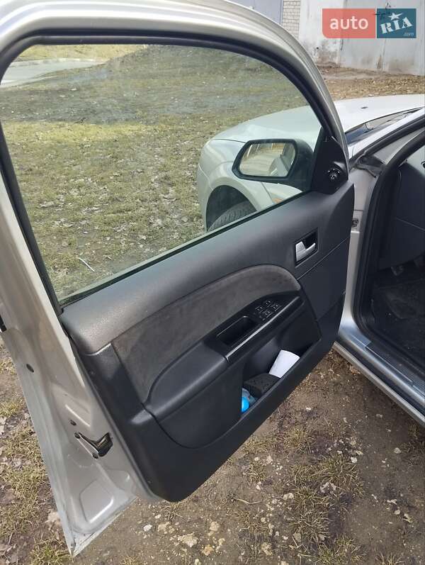 Седан Ford Mondeo 2002 в Новояворовске фото 9 Седан Ford Mondeo 2002 в Новояворовске