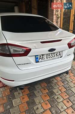 Седан Ford Mondeo 2012 в 