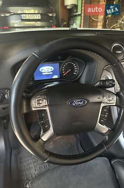 Седан Ford Mondeo 2012 в 