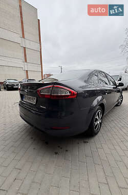 Седан Ford Mondeo 2012 в 