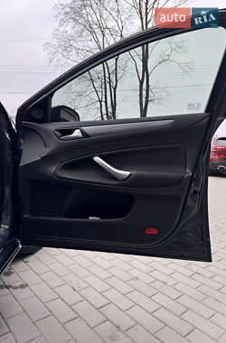 Седан Ford Mondeo 2012 в 