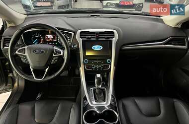 Седан Ford Mondeo 2016 в 