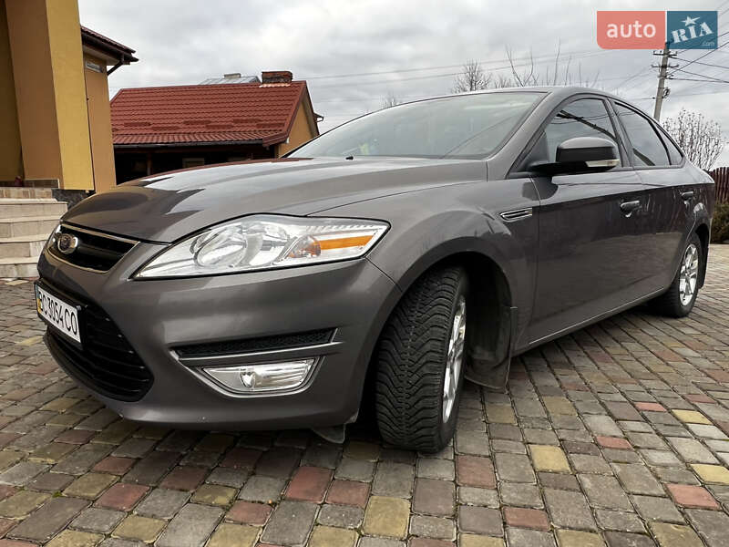 Седан Ford Mondeo 2011 в Стрию