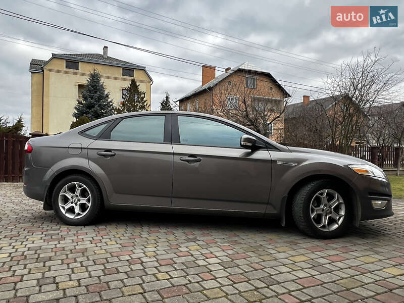 Седан Ford Mondeo 2011 в Стрию