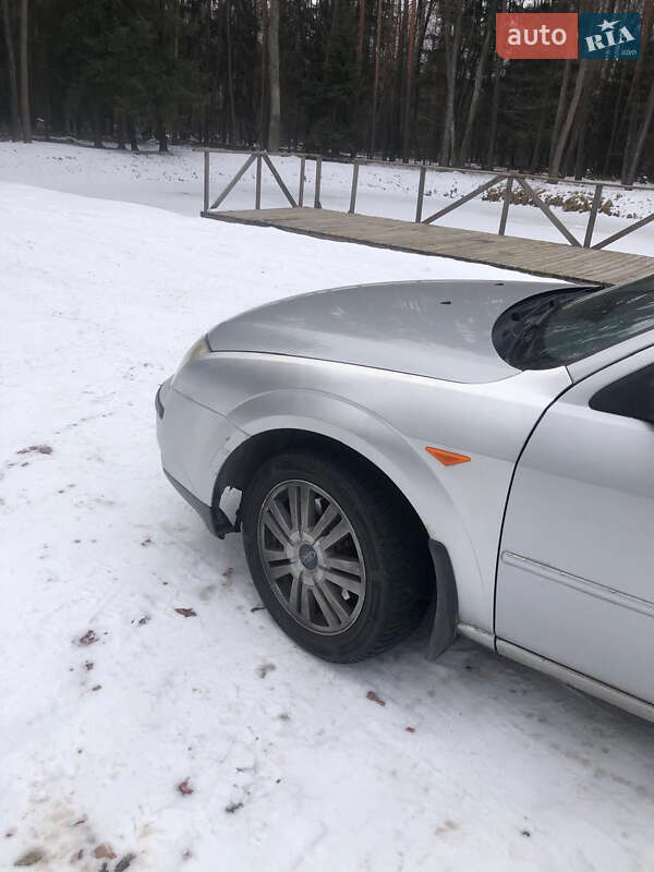 Седан Ford Mondeo 2004 в 
