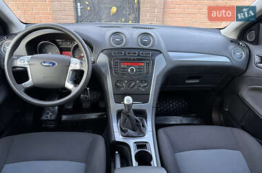Лифтбек Ford Mondeo 2013 в 