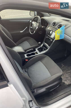 Седан Ford Mondeo 2012 в 