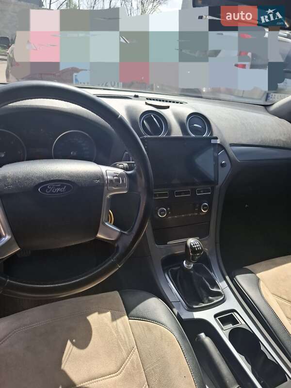 Седан Ford Mondeo 2014 в 