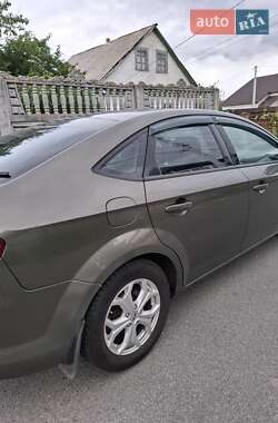 Седан Ford Mondeo 2014 в 