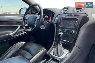 Седан Ford Mondeo 2011 в 